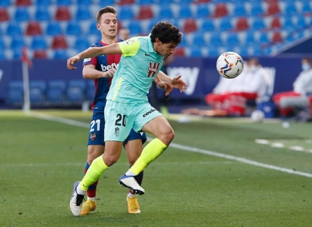 Vallejo sufrió con el sistema de tres centrales (LALIGA) Vallejo sufrió con el sistema de tres centrales (LALIGA)