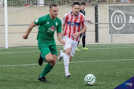 Arenas y Atarfe disputaron un intenso derbi (JOSÉ M. BALDOMERO) Arenas y Atarfe disputaron un intenso derbi (JOSÉ M. BALDOMERO)