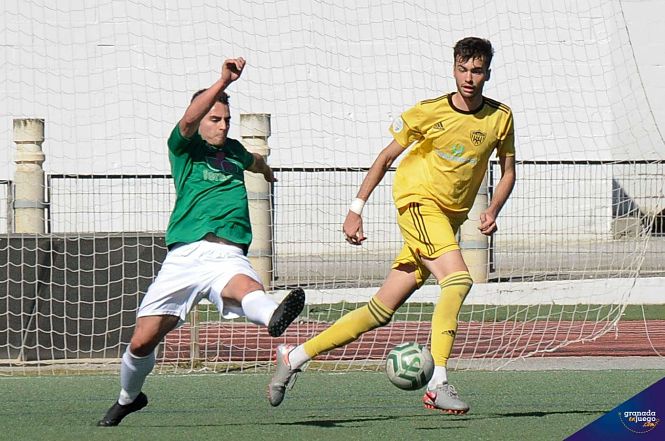 El Atarfe se llevó el derbi ante el Cubillas (JOSÉ M. BALDOMERO) 
