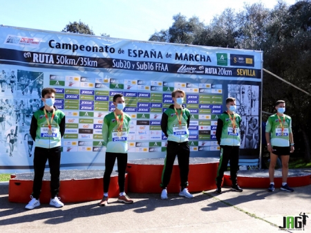 Atletas de la Juventud Atlética de Guadix con sus medallas (JAG) Atletas de la Juventud Atlética de Guadix con sus medallas (JAG)