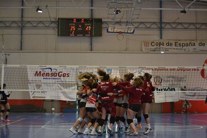 Las jugadoras del Nevadis Albolote celebran la victoria (ACV`16)