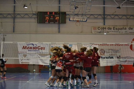 Las jugadoras del Nevadis Albolote celebran la victoria (ACV`16)