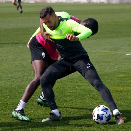 El Recreativo ha preparado el partido con mucha intensidad (GRANADA CF) El Recreativo ha preparado el partido con mucha intensidad (GRANADA CF)