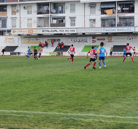 La UD Maracena estrenó el campo de césped natural (ATLÉTICO PORCUNA) La UD Maracena estrenó el campo de césped natural (ATLÉTICO PORCUNA)