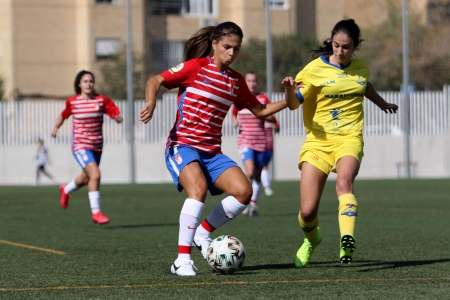 Laura Pérez, durante el partido de la primera jornada ante La Solana (JOSÉ VELASCO / GRJ)