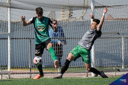 El Huétor Vega mereció un mejor resultado (JOSÉ M. BALDOMERO)