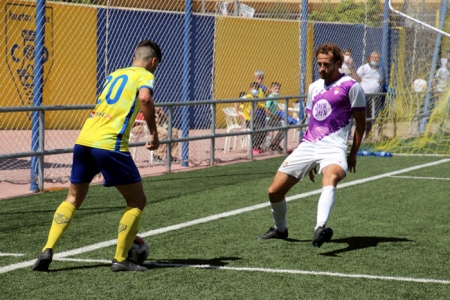 El CD Huétor Tájar rinde visita este miércoles al campo del Juventud de Torremolinos (MANU LÓPEZ)