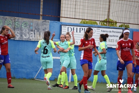Raquel celebra el tercer gol en el mediodía de hoy (UD TACUENSE)
