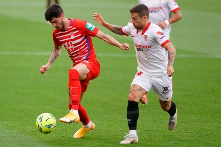Carlos Neva, durante un lance del partido, se tuvo que marchar lesionado en la segunda parte (PEPE VILLOSLADA / GCF)