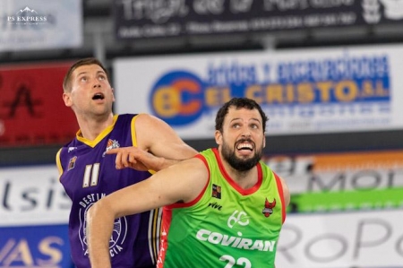 Edu Gatell se fajó en defensa (VÍCTOR QUINTANA / PALENCIA BALONCESTO) Edu Gatell se fajó en defensa (VÍCTOR QUINTANA / PALENCIA BALONCESTO)