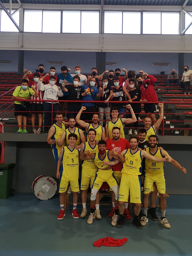 El Multiópticas Baza celebra su clasificación para la Final Four (CB BAZA) 