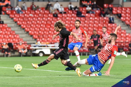 Momento en el Modric abrió el marcador (JOSÉ M. BALDOMERO)