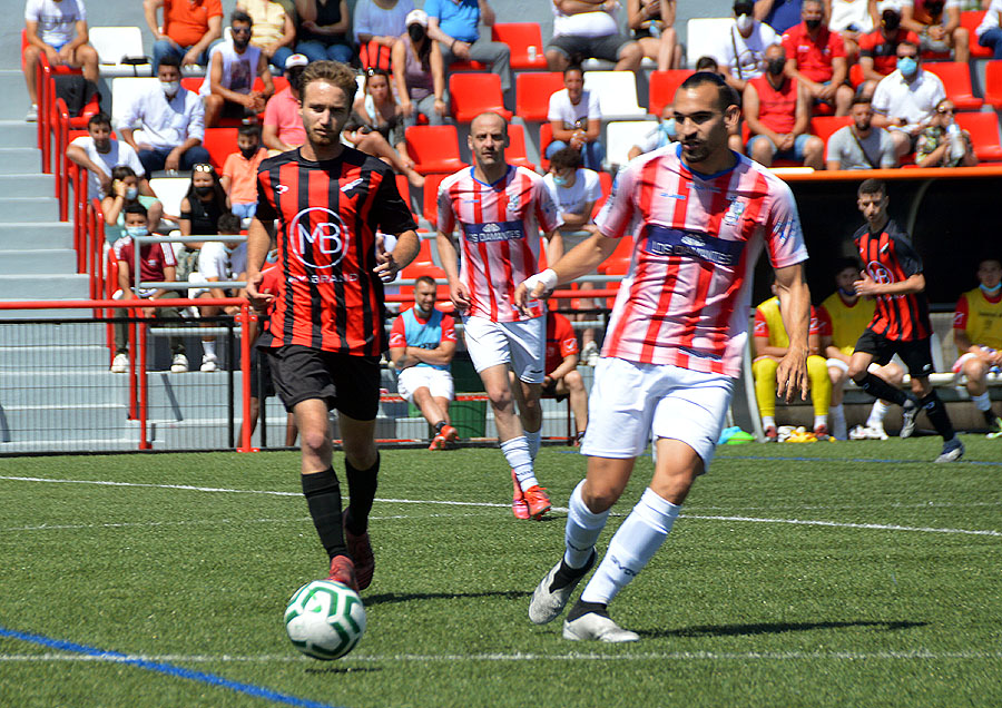 Rober Prieto, durante un lance del partido esta mañana en San Pedro (GABRIEL R. LÁZARO / GRJ)