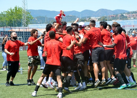 El San Pedro celebró, a costa del Arenas, el ascenso a Tercera (GABRIEL R. LÁZARO / GRJ)