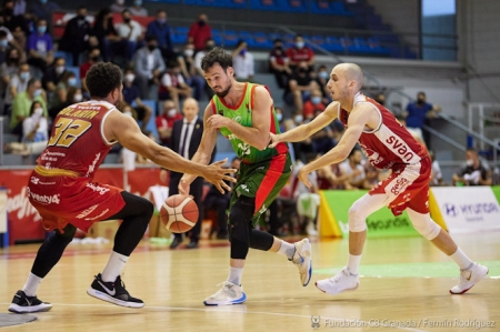 Lluís Costa no tuvo su mejor día (FERMÍN RODRÍGUEZ / FUNDACIÓN CB GRANADA) Lluís Costa no tuvo su mejor día (FERMÍN RODRÍGUEZ / FUNDACIÓN CB GRANADA)