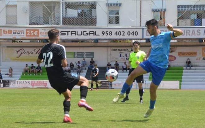 Lance del encuentro disputado este mediodía en la Ciudad Deportiva de Maracena (GABRIEL R. LÁZARO)