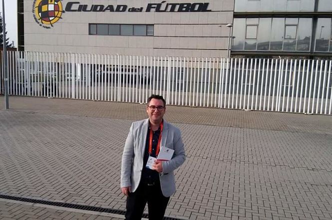 El vicepresidente del Loja, Manolo Écija, en la Ciudad del Fútbol de Las Rozas (PACO CASTILLO)