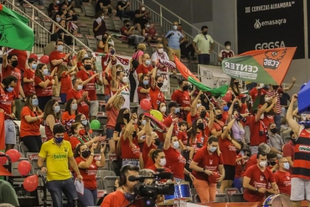 La afición rojinegra apoyó como nunca al Coviran Granada, pero acabó a las puertas del ascenso (JOSÉ VELASCO / GRJ) La afición rojinegra apoyó como nunca al Coviran Granada, pero acabó a las puertas del ascenso (JOSÉ VELASCO / GRJ)