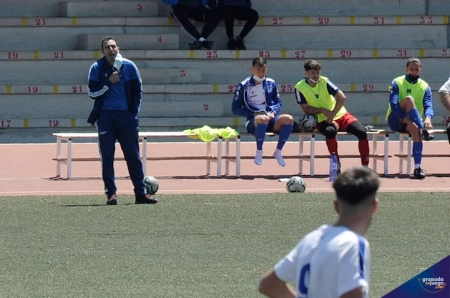 Piti da instrucciones durante un partido de la fase de descenso (JOSÉ M. BALDOMERO) Piti da instrucciones durante un partido de la fase de descenso (JOSÉ M. BALDOMERO)