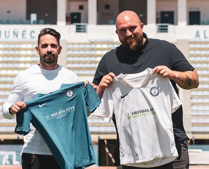 George Jermi (izquierda) junto a su ayudante Víctor Franco (CD ALMUÑECAR CITY) 