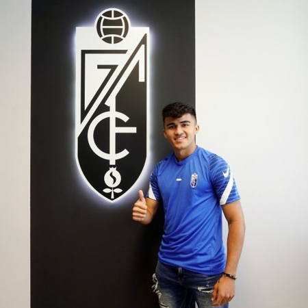 Adrián Cova es el primer fichaje del Recreativo (GRANADA CF) Adrián Cova es el primer fichaje del Recreativo (GRANADA CF)
