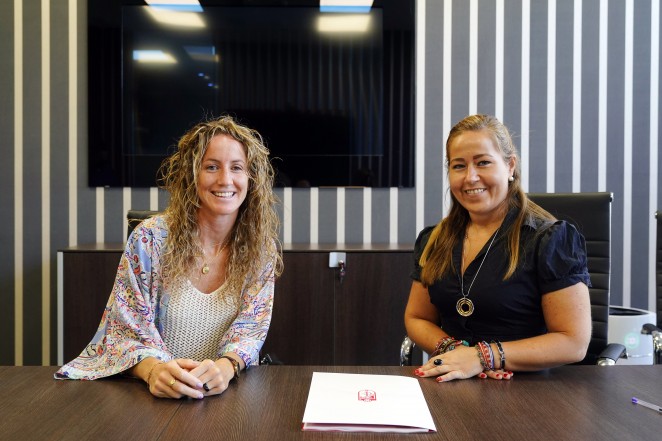 Lauri, junto a Patricia Rodríguez, durante el acto de su renovación como granadinista (GCF)