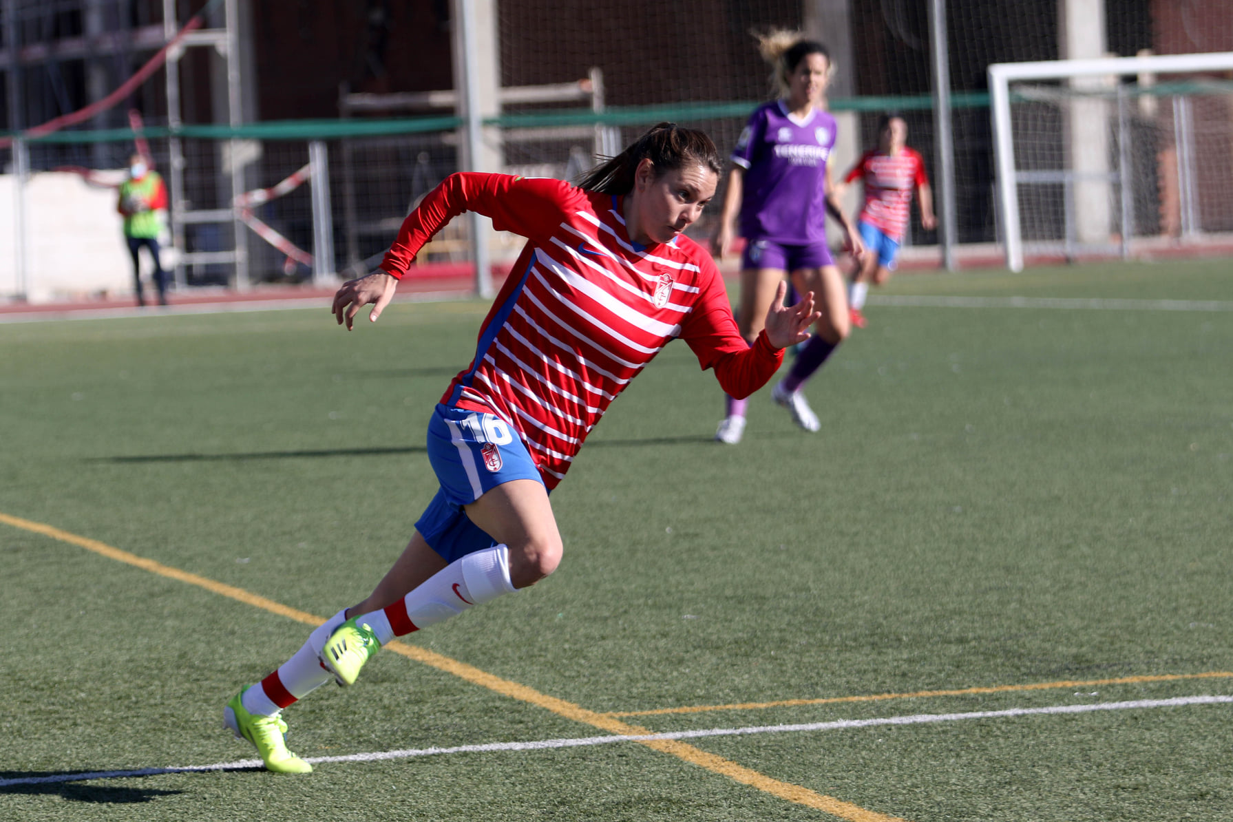 Mili Menéndez no continuará vistiendo la camiseta del Granada (JOSÉ VELASCO / GRJ)
