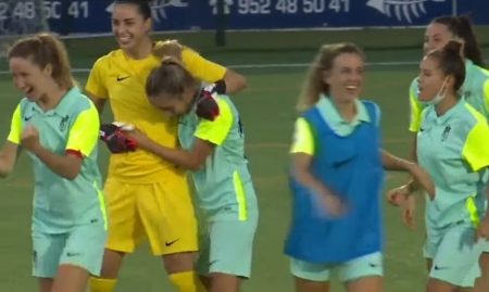 María Pi, felicitada por sus compañeras tras la tanda de penaltis (RFAF TV) María Pi, felicitada por sus compañeras tras la tanda de penaltis (RFAF TV)