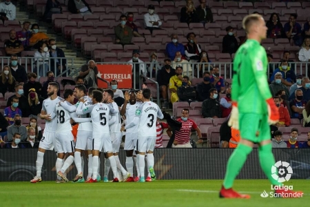 El Granada arañó un punto de casta en el Camp Nou (LALIGA)