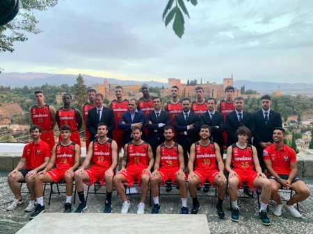 Foto de Familia tras la presentación de las equipaciones (JOSÉ VELASCO)