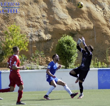 Acción del partido entre Atlético Monachil y Rincón (MANU LÓPEZ / ATLÉTICO MONACHIL) 