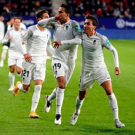 El golazo de Montoro dio al Granada un punto de oro en Pamplona (PEPE VILLOSLADA / GCF)
