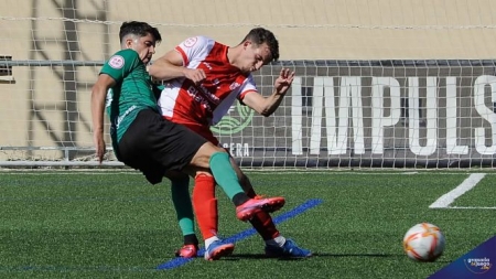El Huétor Vega consiguió una justa victoria (JOSÉ M. BALDOMERO) 