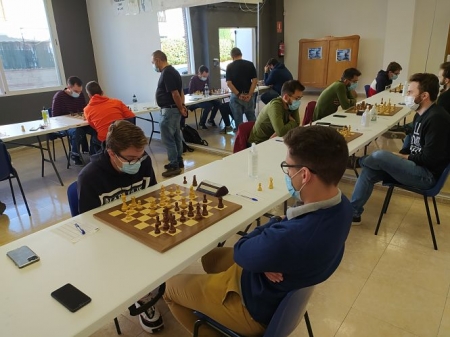 Alejandro Serrano durante una de las partidas (VILLA DE LA ZUBIA) Alejandro Serrano durante una de las partidas (VILLA DE LA ZUBIA)