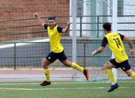Marfil en la celebración del gol de la victoria (J. PALMA)