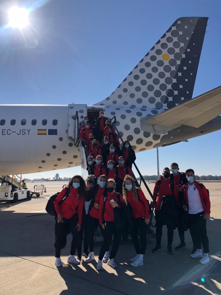 El Granada Femenino, al aterrizar en A Coruña (GCF FEMENINO) El Granada Femenino, al aterrizar en A Coruña (GCF FEMENINO)