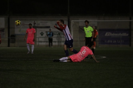 El partido en Armilla fue muy disputado (JORGE LOZANO) 