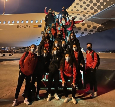 La expedición del Granada Femenino, a su llegada al aeropuerto de Santa Cruz de Tenerife (GCF FEMENINO) La expedición del Granada Femenino, a su llegada al aeropuerto de Santa Cruz de Tenerife (GCF FEMENINO)