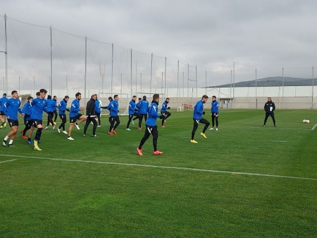 El Granada afronta un complicado y fundamental partido en `San Mamés`. En la imagen, su último entrenamiento antes de viajar a tierras vascas (FRAN CALVO) El Granada afronta un complicado y fundamental partido en `San Mamés`. En la imagen, su último entrenamiento antes de viajar a tierras vascas (FRAN CALVO)