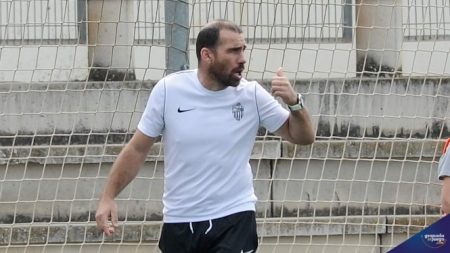 El entrenador del Atarfe Industrial, Jesús Sierra (JOSÉ M. BALDOMERO) El entrenador del Atarfe Industrial, Jesús Sierra (JOSÉ M. BALDOMERO)