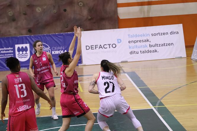 Julieta Mungo recibe en la zona (RACA) 