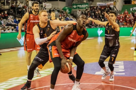Petit Niang ha sido de los más destacados, de los nazaríes (FERMÍN RODRÍGUEZ / FUNDACION-CBG) 