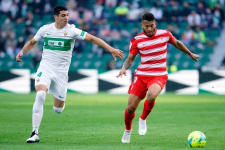 Luis Suárez fue el jugador más incisivo de los nazaríes ante el Elche CF (GCF)