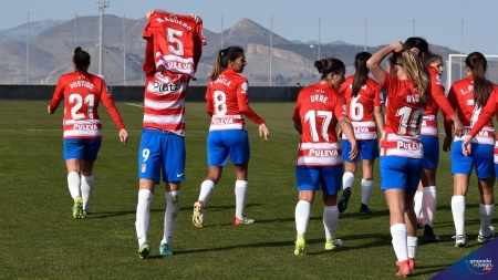 Lauri celebró su gol ante el Santa Teresa dedicándoselo a la lesionada Nerea Agüero (JOSÉ M. BALDOMERO) Lauri celebró su gol ante el Santa Teresa dedicándoselo a la lesionada Nerea Agüero (JOSÉ M. BALDOMERO)