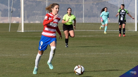 Lauri, durante el último partido del Granada Femenino ante el Santa Teresa (JOSÉ M. BALDOMERO) Lauri, durante el último partido del Granada Femenino ante el Santa Teresa (JOSÉ M. BALDOMERO)