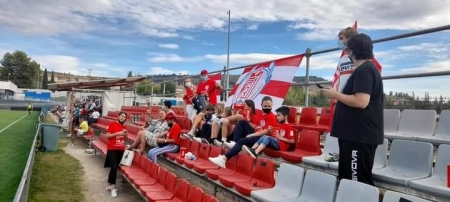 La Peña Granadinista Remando Juntas, en un partido del Granada Femenino en la Ciudad Deportiva La Peña Granadinista Remando Juntas, en un partido del Granada Femenino en la Ciudad Deportiva