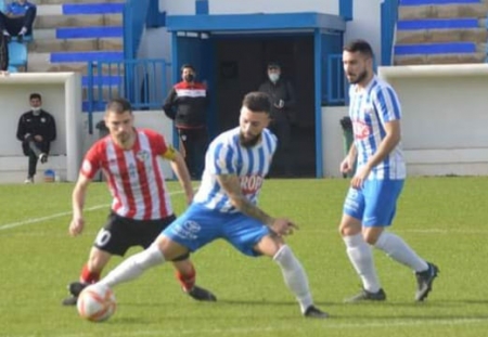 El CF Motril sigue en la pelea por el liderato (GABRIEL R. LÁZARO)