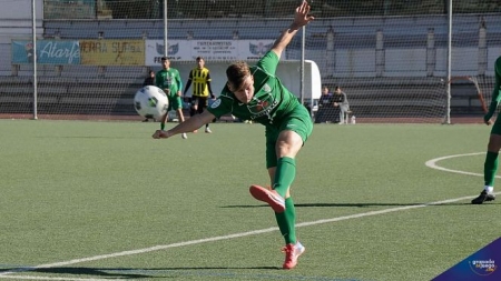 Álex marcó el gol del Atarfe (JOSÉ M. BALDOMERO / ARCHIVO) Álex marcó el gol del Atarfe (JOSÉ M. BALDOMERO / ARCHIVO)