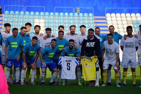 Mario con los jugadores de Motril y Huétor Tájar (CF MOTRIL) 