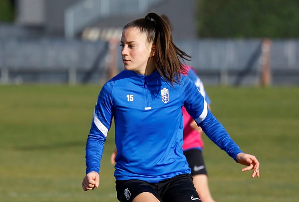 Ena, durante un entrenamiento reciente con el Granada (GCF)